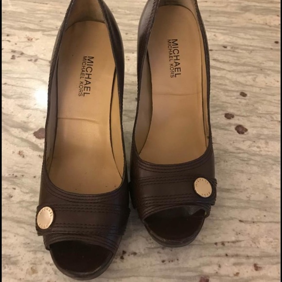Michael Kors open-toe genuine leather heels, size 8. - Picture 1 of 3